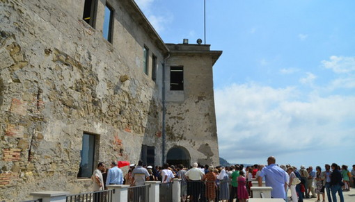 Ventimiglia: multe per divieto di sosta ieri sera al Forte dell'Annunziata, lo stupore di alcuni lettori