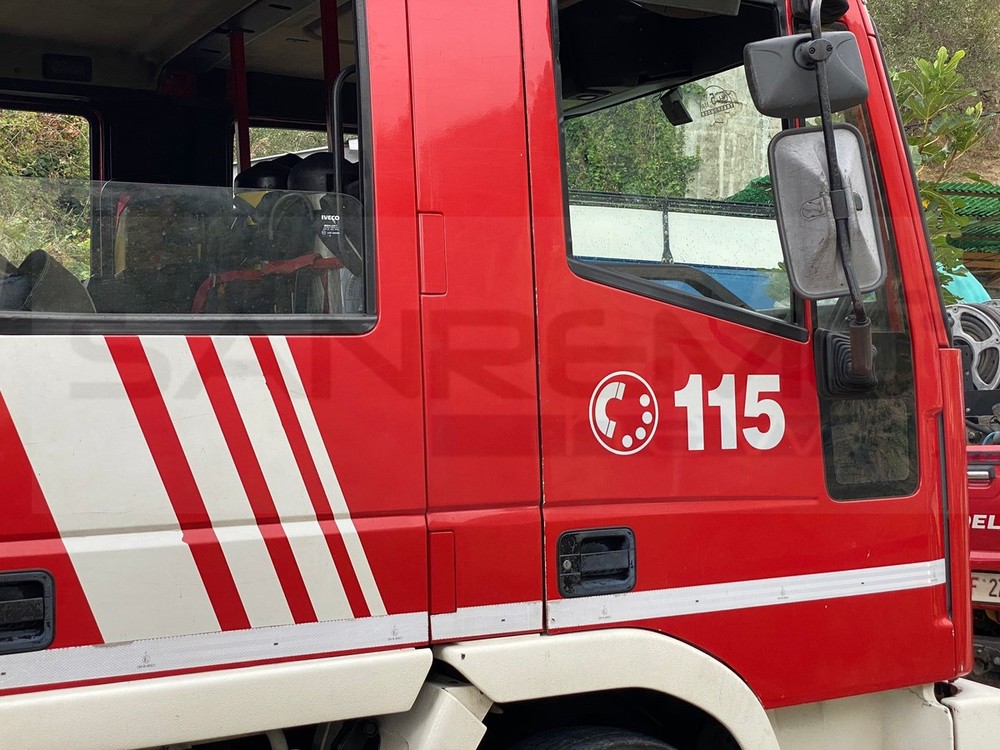 Scontro tra due auto a Bordighera, un occupante resta incastrato: intervento dei Vigili del Fuoco Scontro tra due auto a Bordighera, un occupante resta incastrato: intervento dei Vigili del Fuoco
