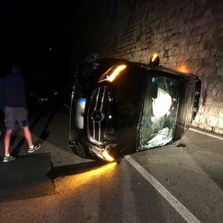 L'auto ribaltata sulla Statale 20