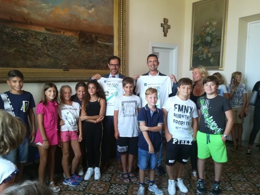 Bordighera: questa mattina in Comune l'incontro tra l'Amministrazione e l'associazione 'Nuoto Club'