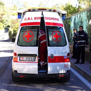 Bordighera: ciclista cade sull'Aurelia, portato in gravi condizioni all'ospedale di Sanremo (foto) Bordighera: ciclista cade sull'Aurelia, portato in gravi condizioni all'ospedale di Sanremo (foto)