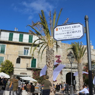 Ventimiglia: domani, mercatino nella piazzetta pedonale pubblica a pochi metri dal belvedere Vento Largo