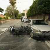 Sanremo: scontro tra scooter e auto in corso Mazzini, 55enne ferito al 'Santa Corona' (Foto)