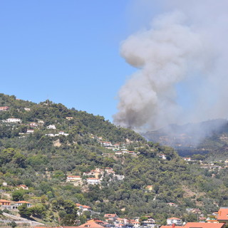 Due nuovi incendi nella nostra provincia divampati a Diano Arentino e Ciaixe