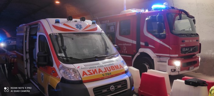 Airole: scontro frontale moto-camion sulla Statale 20, muore il centauro. Probabilmente è un francese
