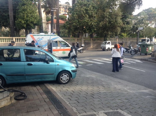 Sanremo: scontro tra uno scooter ed un'auto in corso Cavallotti, 20enne trasportata in ospedale Sanremo: scontro tra uno scooter ed un'auto in corso Cavallotti, 20enne trasportata in ospedale