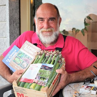 La Cipolla egiziana affascina l'oste Giorgione e verrà coltivata nel suo orto La Cipolla egiziana affascina l'oste Giorgione e verrà coltivata nel suo orto