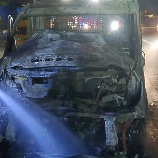 Camion a fuoco sull'autostrada tra San Bartolomeo al Mare ed Imperia (Foto)