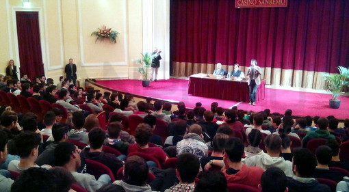 Sanremo: incontro tra gli alunni dell'Istituto Marconi con il Procuratore Cavallone ed il Dirigente Manso Sanremo: incontro tra gli alunni dell'Istituto Marconi con il Procuratore Cavallone ed il Dirigente Manso
