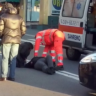 Sanremo: donna investita da un'auto in piazza Eroi, conducente abbagliata dal sole
