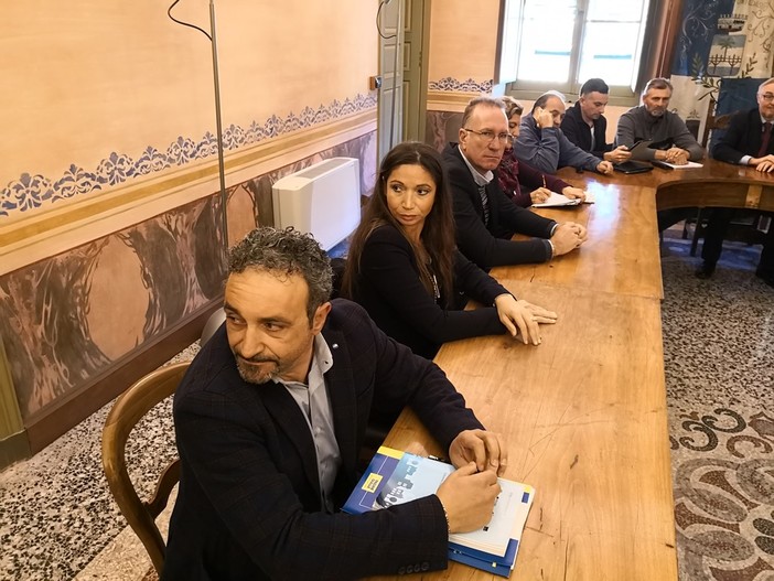 Scatta questa mattina lo sciopero dei netturbini. 90 le adesioni, presidio davanti al Comune di Pontedassio