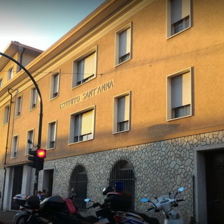 Vallecrosia: scuola Sant’Anna, cresce la protesta dei genitori “Chiediamo che vengano conclusi i cicli scolastici, non gestiscono un ristorante, hanno delle responsabilità nei confronti degli alunni” Vallecrosia: scuola Sant’Anna, cresce la protesta dei genitori “Chiediamo che vengano conclusi i cicli scolastici, non gestiscono un ristorante, hanno delle responsabilità nei confronti degli alunni”