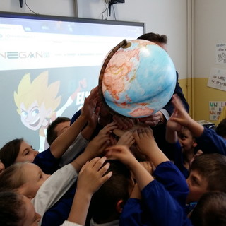 L’Istituto Dani Scaini di Sanremo riceve il premio Enegan per la campagna ‘Elio e i cacciamostri’