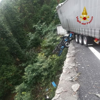 Incidente di Altare: terminate le operazioni di recupero della motrice, tratto autostradale ancora chiuso Incidente di Altare: terminate le operazioni di recupero della motrice, tratto autostradale ancora chiuso