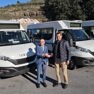 Imperia: quattro nuovi autobus per Rt, Giordano "Boccata d'ossigeno, dal 2020 al via il piano di risanamento economico dell'azienda" (Foto e video) Imperia: quattro nuovi autobus per Rt, Giordano "Boccata d'ossigeno, dal 2020 al via il piano di risanamento economico dell'azienda" (Foto e video)