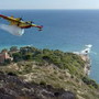 Il Canadair ieri a Grimaldi Il Canadair ieri a Grimaldi