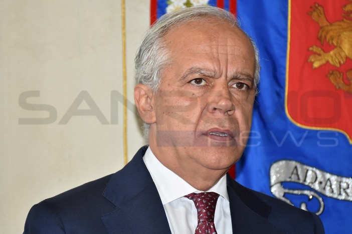 Migranti, Piantedosi a Ventimiglia: "Cpr è un'ipotesi ma non è una priorità" Migranti, Piantedosi a Ventimiglia: "Cpr è un'ipotesi ma non è una priorità"