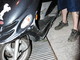 Sanremo: donna si rompe un braccio cadendo dalla moto in strada San Pietro