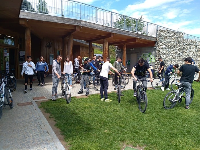 Sanremo: per l'Istituto “Colombo” una giornata all'insegna dell'ecologia al parco fluviale Gesso/Stura