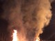 Riva Ligure: piccolo fuoco sulla spiaggia si trasforma in incendio, all'opera i Vigili del Fuoco (Foto)