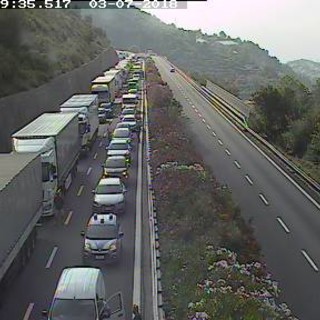 La lunga coda in autostrada La lunga coda in autostrada