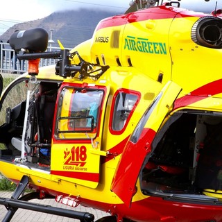 Isolabona: finisce fuoristrada con l'auto, giovane portato in elicottero al 'Santa Corona'