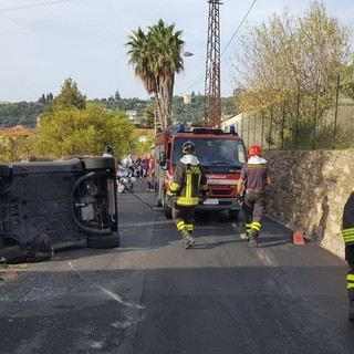 Sanremo: auto ribaltata in strada San Pietro, lettore segnala parcheggio selvaggio in via D'Annunzio Sanremo: auto ribaltata in strada San Pietro, lettore segnala parcheggio selvaggio in via D'Annunzio