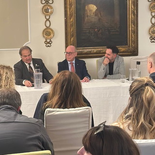 L'Assessore regionale al Turismo, il sanremese Luca Lombardi ha incontrato gli albergatori del Tigullio L'Assessore regionale al Turismo, il sanremese Luca Lombardi ha incontrato gli albergatori del Tigullio