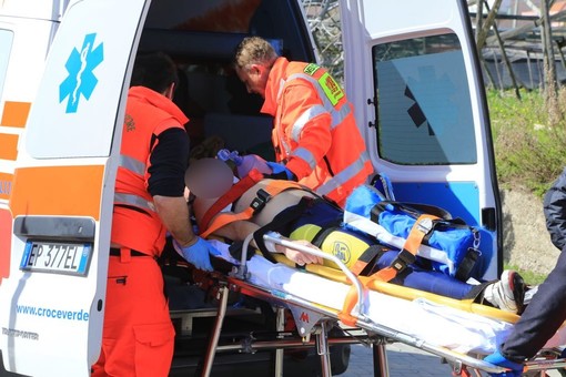 Riva Ligure: violentissimo scontro tra due bici sulla ciclabile, 60enne in gravi condizioni al 'Santa Corona' (Foto)