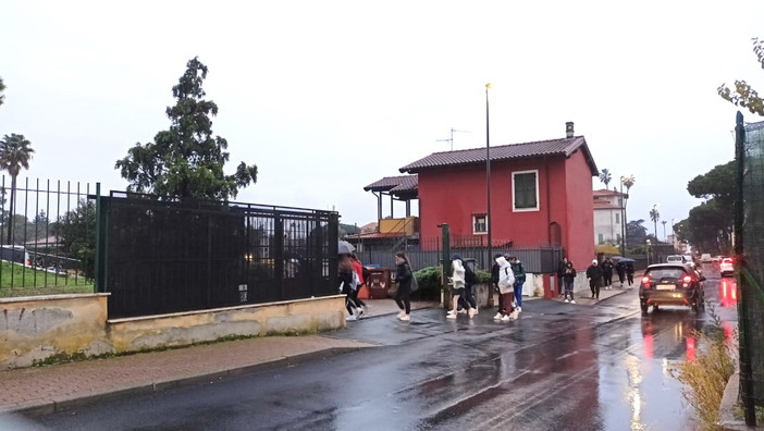 Bordighera: dietro front al 'Montale', oggi i lavori all'impianto e rinvio dello sciopero (Foto)