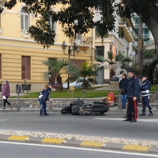 Sanremo: scontro auto-moto in largo Nuvoloni, centauro portato in ospedale con lievi ferite (Foto) Sanremo: scontro auto-moto in largo Nuvoloni, centauro portato in ospedale con lievi ferite (Foto)