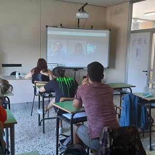 Ventimiglia: all'istituto 'Fermi-Polo-Montale' incontro con Susanna Nicchiarelli e Marina Pierri Ventimiglia: all'istituto 'Fermi-Polo-Montale' incontro con Susanna Nicchiarelli e Marina Pierri
