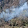 Incendio a Ceriana: fiamme distruggono bosco e trasformatore Enel, paese senza corrente e interventi in corso