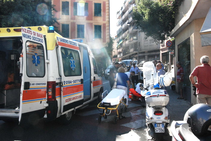 Sanremo: scooter investe un anziano a rondò Garibaldi, uomo portato in ospedale