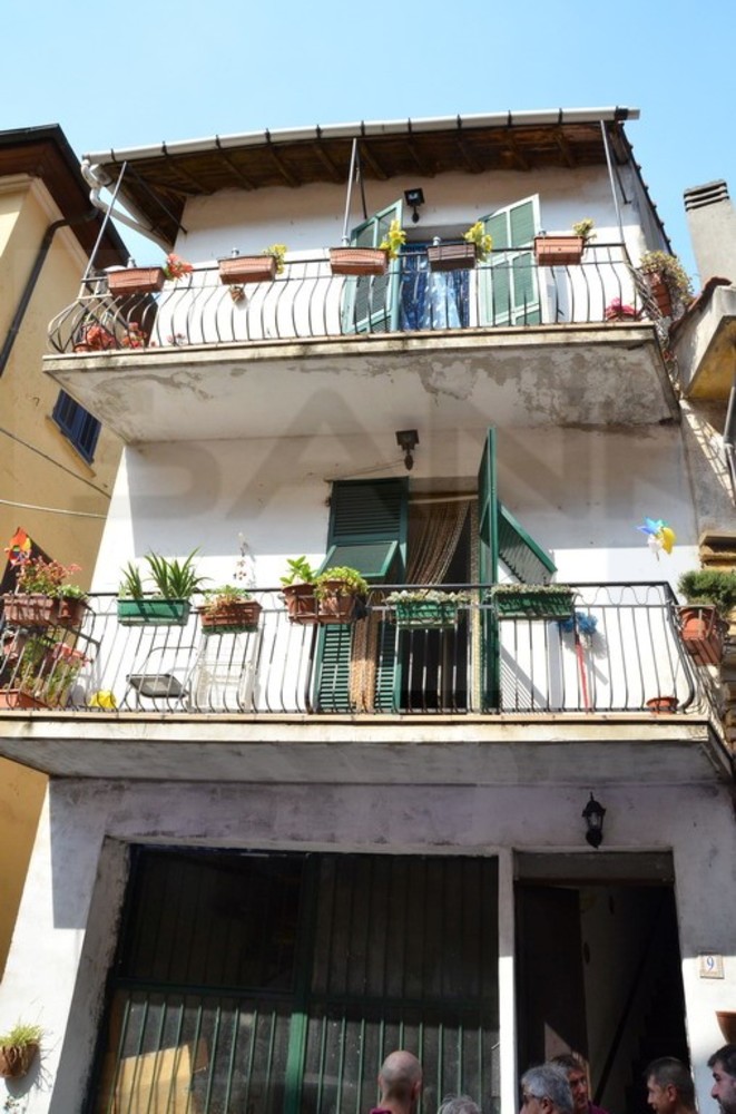 Badalucco: a fuoco un appartamento in via Ugo Secondo. Fiamme divampate per un guasto alla caldaia Badalucco: a fuoco un appartamento in via Ugo Secondo. Fiamme divampate per un guasto alla caldaia