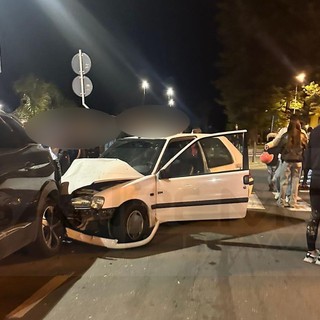 Sanremo: perde il controllo dell'auto nella zona di Santa Tecla, auto semidistrutta (Foto)