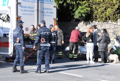 Sanremo: tampona un camion e finisce sotto il mezzo, 60enne se la cava con alcune ferite e contusioni (Foto)