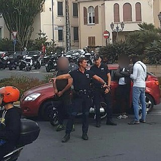 Sanremo: scontro auto-scooter all'altezza dello Zampillo, giovane portata in ospedale e traffico in tilt (Foto) Sanremo: scontro auto-scooter all'altezza dello Zampillo, giovane portata in ospedale e traffico in tilt (Foto)