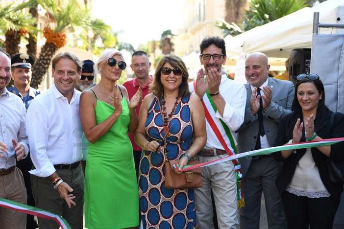 Via al Bordighera Book Festival: quattro giorni di presentazioni e incontri con case editrici provenienti da tutta Italia (foto e video) Via al Bordighera Book Festival: quattro giorni di presentazioni e incontri con case editrici provenienti da tutta Italia (foto e video)