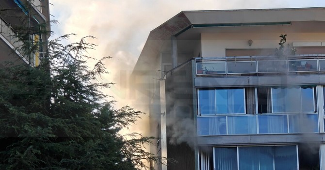 Incendio in via Galileo Galilei, stabile ancora inagibile: Vigili del Fuoco al lavoro fino a mezzanotte Incendio in via Galileo Galilei, stabile ancora inagibile: Vigili del Fuoco al lavoro fino a mezzanotte