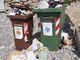 Sanremo: immondizia da giorni sulla spiaggia libera al confine con Arma, la segnalazione di un lettore