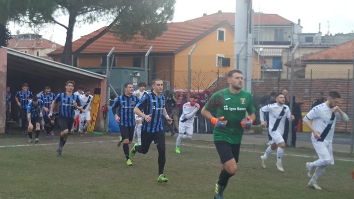 Calcio, Eccellenza. Riviviamo il big match Imperia-Albenga negli scatti di Christian Flammia (FOTO)