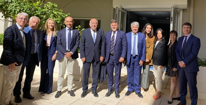 Nuovo legame tra le due città rivierasche: incontro tra il Sindaco di Sanremo Alessandro Mager ed il collega di Mentone Yves Juhel Nuovo legame tra le due città rivierasche: incontro tra il Sindaco di Sanremo Alessandro Mager ed il collega di Mentone Yves Juhel