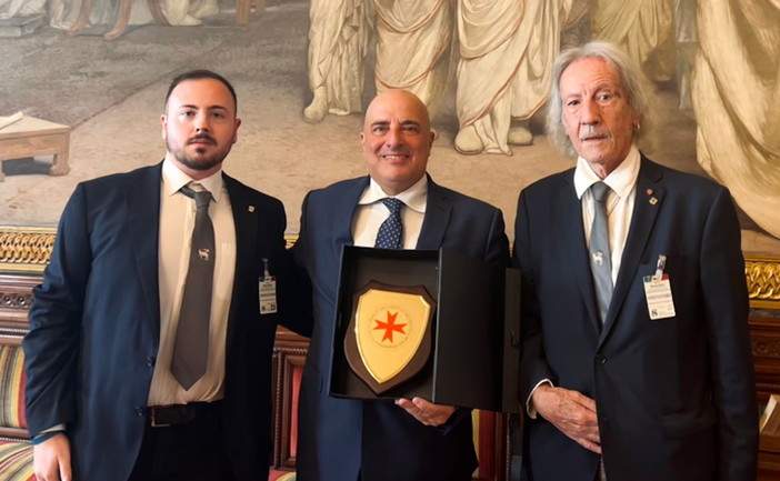 Il Senatore sanremese Giovanni Berrino incontra in Senato una delegazione del V.E.O.S.P.S.S. Il Senatore sanremese Giovanni Berrino incontra in Senato una delegazione del V.E.O.S.P.S.S.