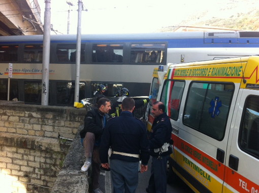 Ventimiglia: treno investe una persona nella zona delle Calandre, mobilitazione di soccorsi Ventimiglia: treno investe una persona nella zona delle Calandre, mobilitazione di soccorsi