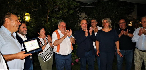 Vessalico: inaugurata la mostra di Tiziano Riverso e consegnata la targa 'Custodi del Territorio' alla Tenuta Maffone (Foto)