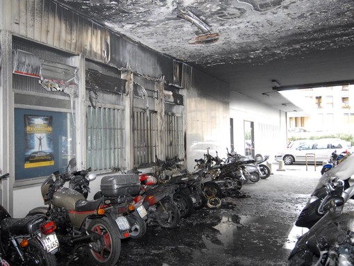 Imperia: moto e scooter a fuoco questa notte in via Brea Imperia: moto e scooter a fuoco questa notte in via Brea