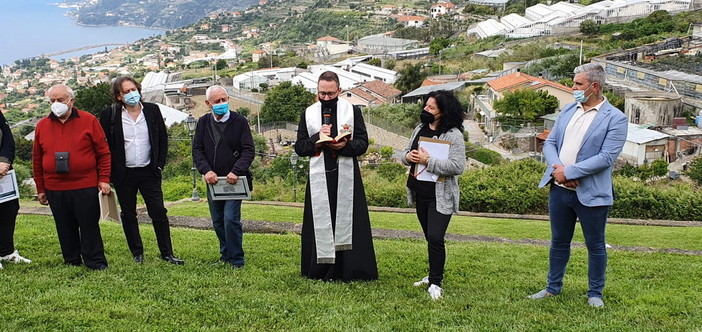 Sanremo: inaugurato venerdì scorso negli spazi verdi della Pinacoteca a Coldirodi il 'Giardino dei Giusti' (Foto) Sanremo: inaugurato venerdì scorso negli spazi verdi della Pinacoteca a Coldirodi il 'Giardino dei Giusti' (Foto)