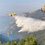 Incendio alla Mortola, fiamme sotto i Giardini Hanbury: al lavoro Vigili del Fuoco, elicottero e Canadair Incendio alla Mortola, fiamme sotto i Giardini Hanbury: al lavoro Vigili del Fuoco, elicottero e Canadair