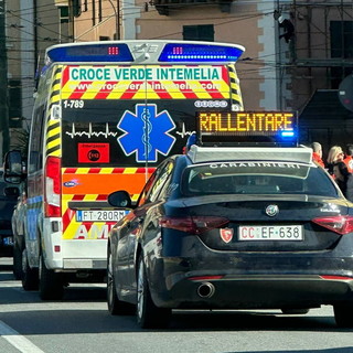 Ventimiglia: tamponamento sul ponte 'Andrea Doria', lievi ferite per una 21enne portata in ospedale (Foto) Ventimiglia: tamponamento sul ponte 'Andrea Doria', lievi ferite per una 21enne portata in ospedale (Foto)